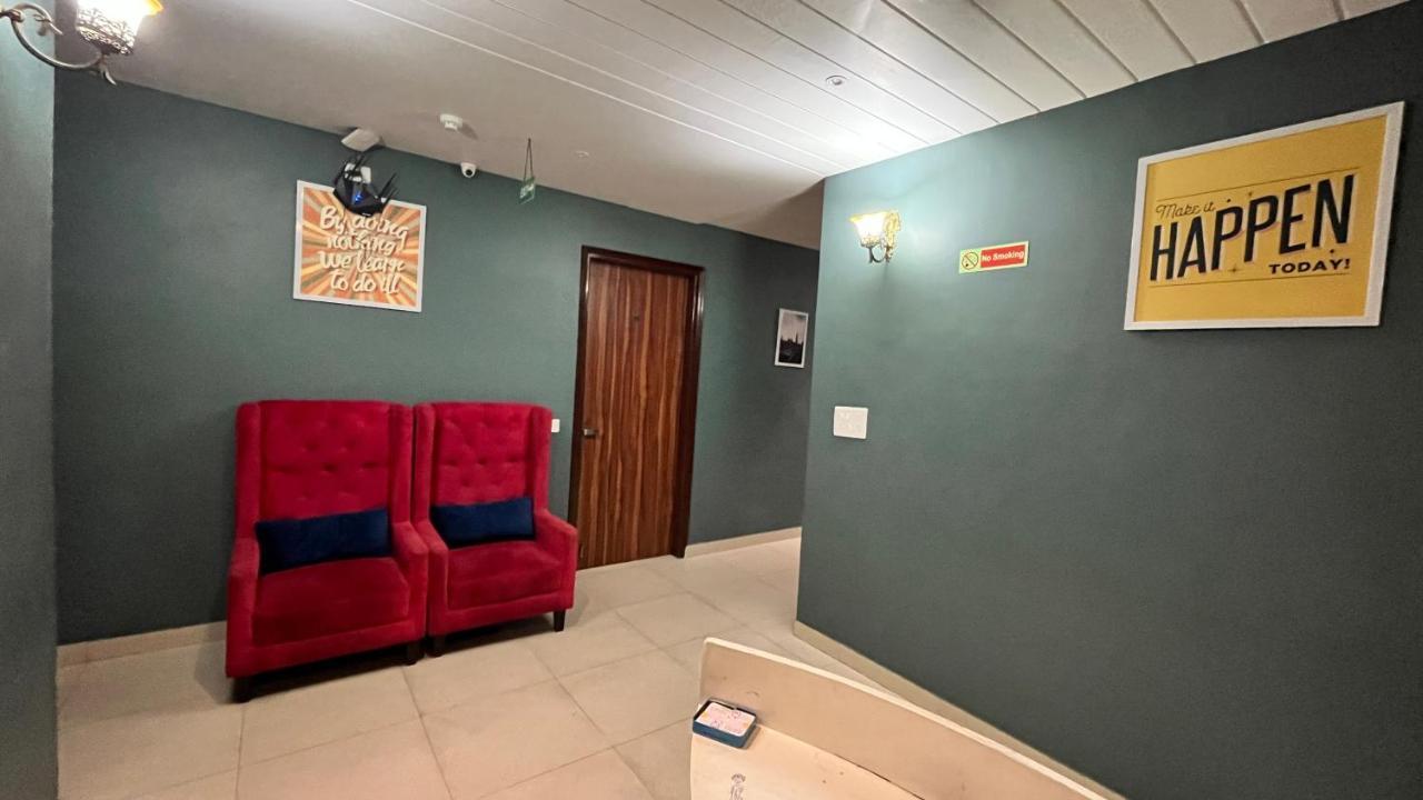 Qotel Hotel Church House Rohini Sector 15 Delhi  Exterior foto